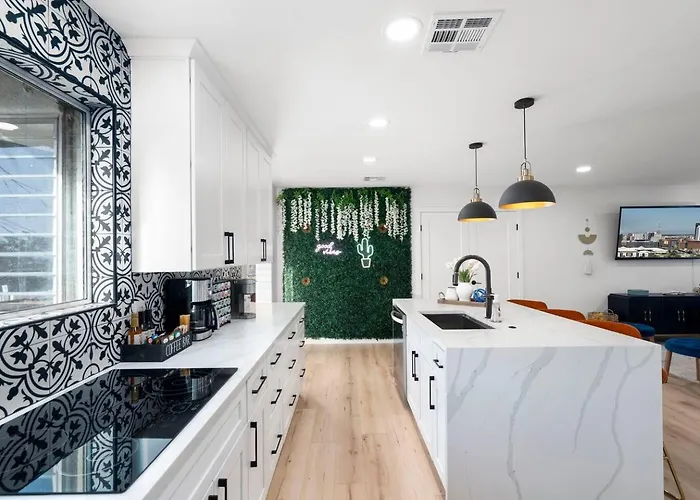 5 Mins Old Town!heated Pool!minigolf!bbq!firepit *